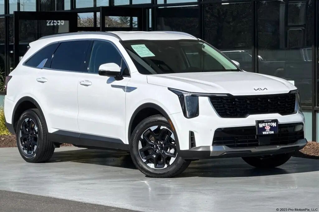 2025 Kia Sorento S — photo 1 of 13