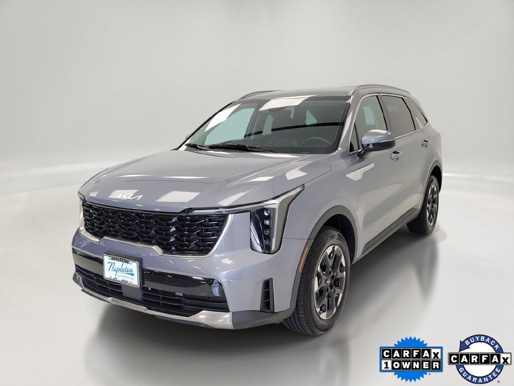 2024 Kia Sorento S — photo 1 of 13