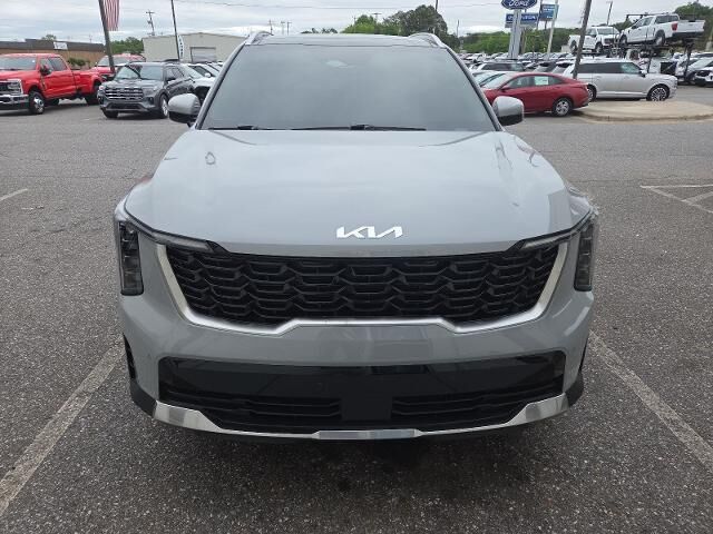 2024 Kia Sorento S — photo 1 of 51