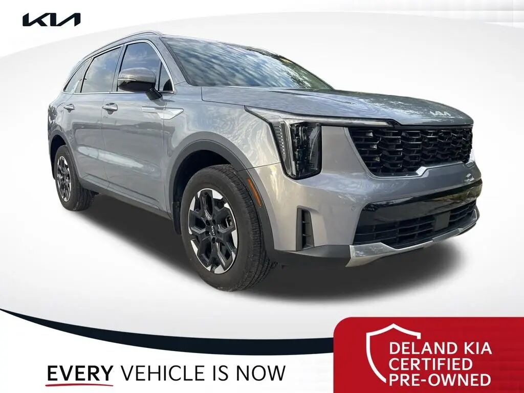 2025 Kia Sorento S — photo 1 of 10