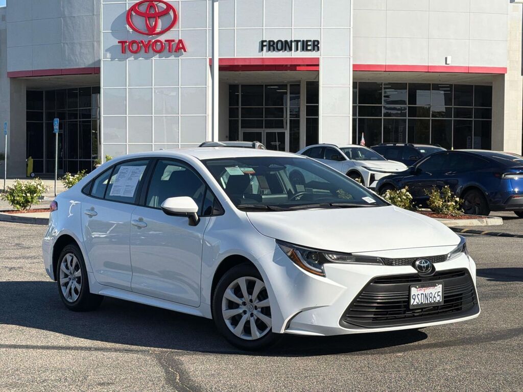 2025 Toyota Corolla LE — photo 1 of 2