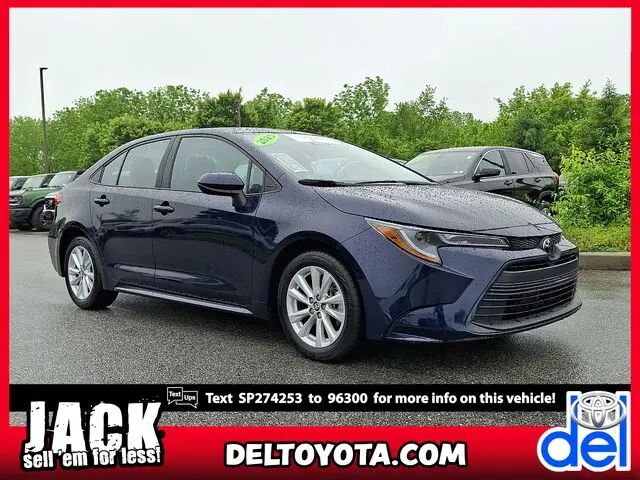 2025 Toyota Corolla LE — photo 1 of 13