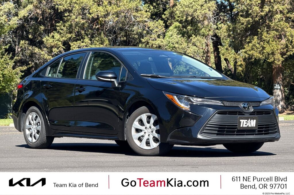 2025 Toyota Corolla LE — photo 1 of 13