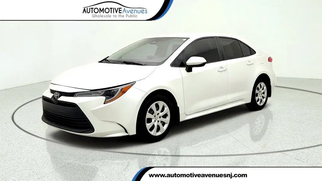 2025 Toyota Corolla LE — photo 1 of 1