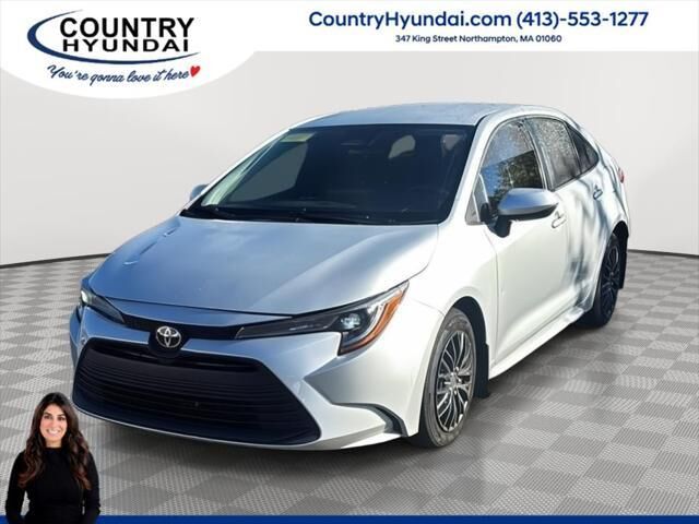 2025 Toyota Corolla LE — photo 1 of 13