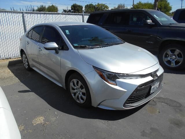 2025 Toyota Corolla LE — photo 1 of 26