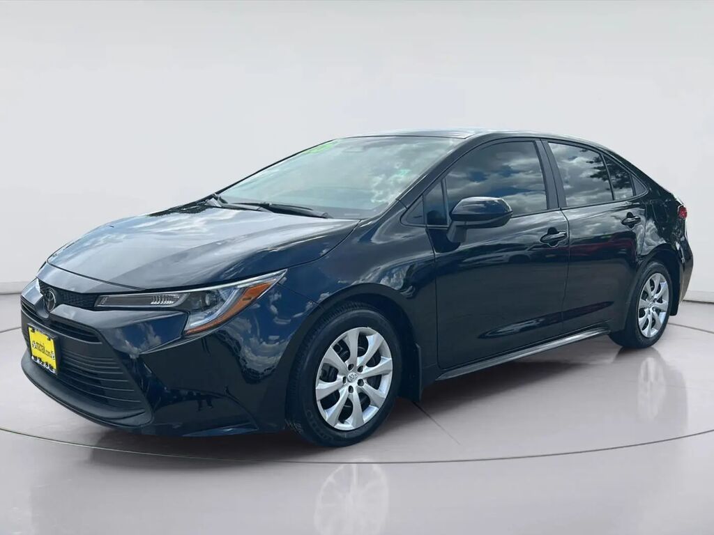2026 Toyota Corolla LE — photo 1 of 13