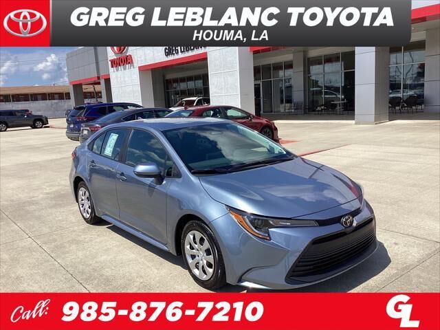 2026 Toyota Corolla LE — photo 1 of 13