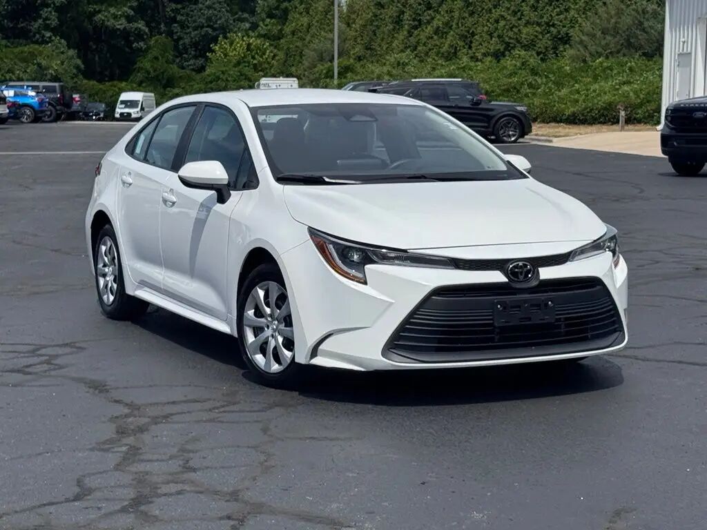 2024 Toyota Corolla LE — photo 1 of 13