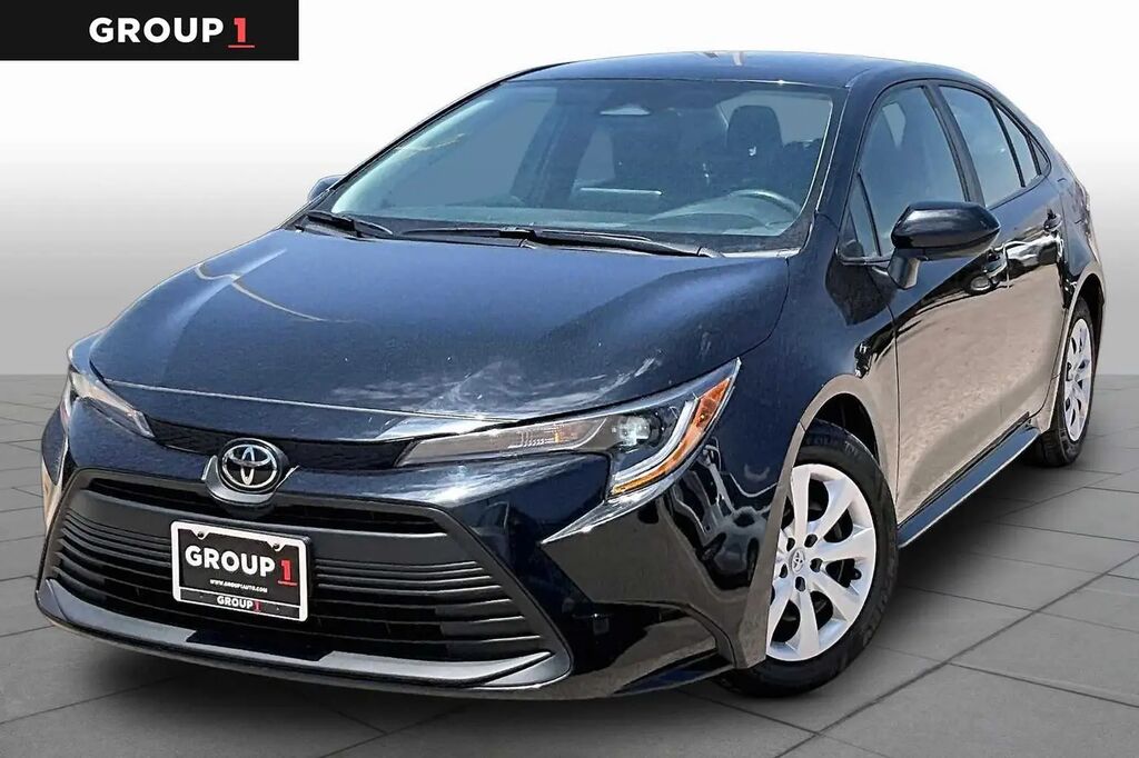 2024 Toyota Corolla LE — photo 1 of 38