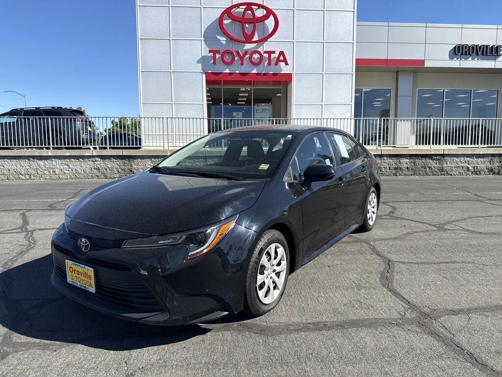 2024 Toyota Corolla LE — photo 1 of 15