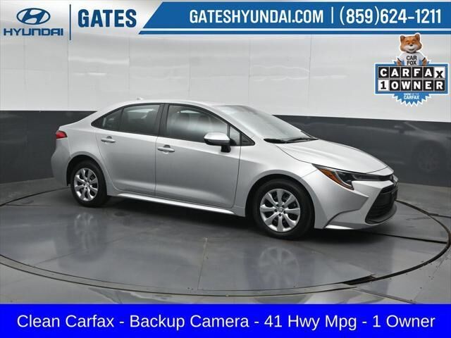 2025 Toyota Corolla LE — photo 1 of 4