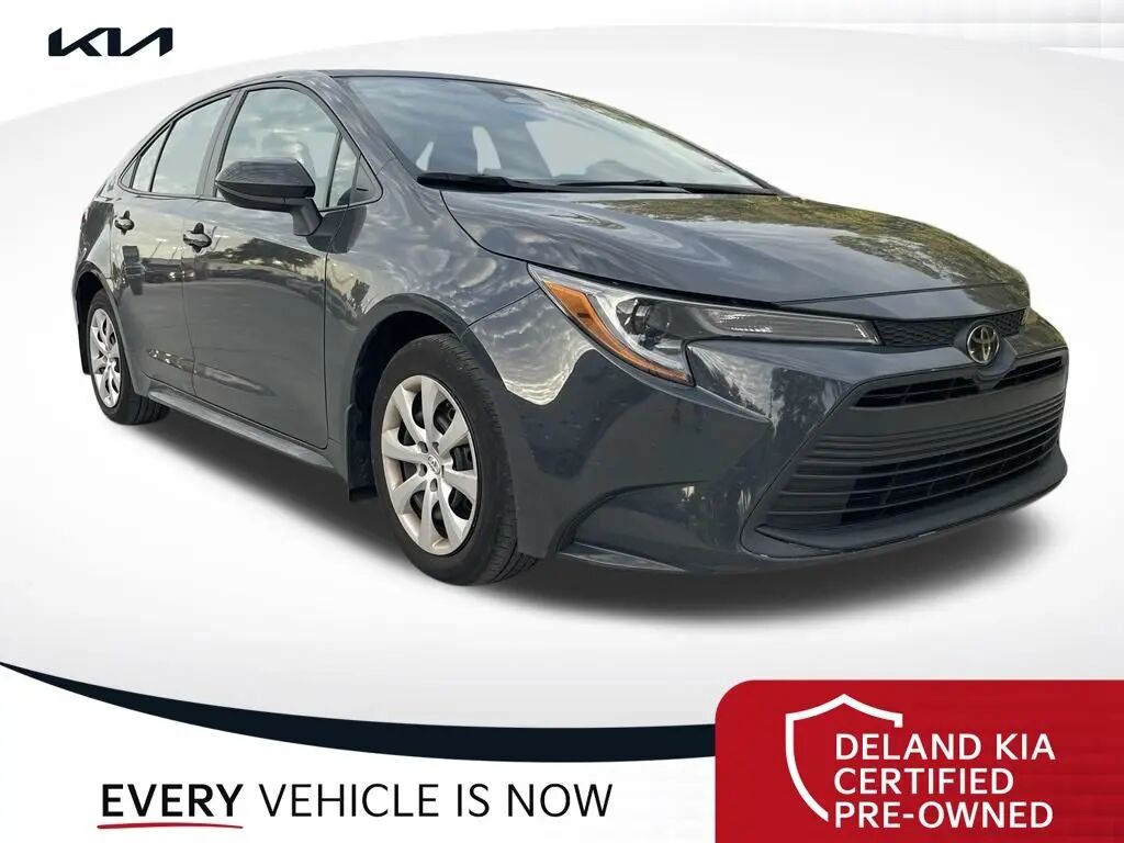 2025 Toyota Corolla LE — photo 1 of 10