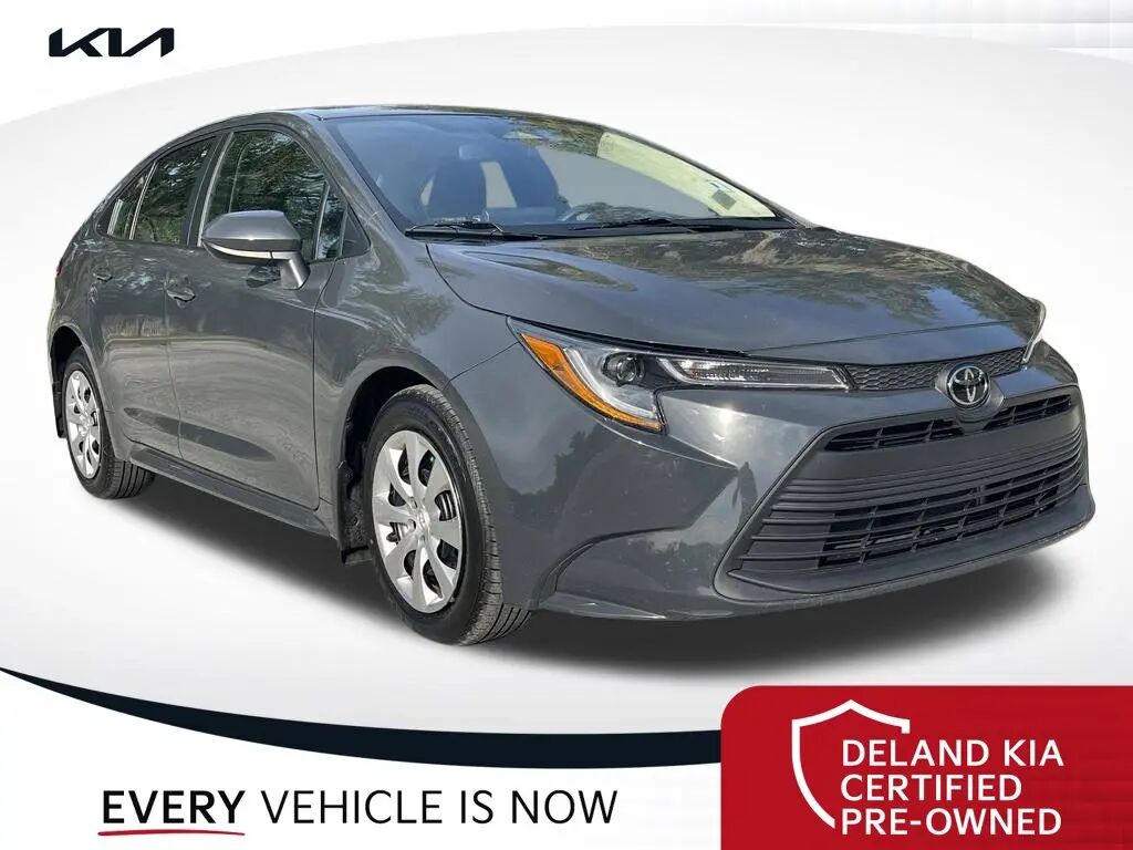 2025 Toyota Corolla LE — photo 1 of 13