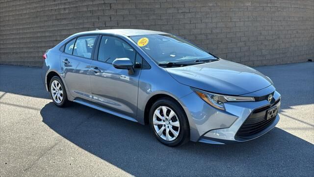 2025 Toyota Corolla LE — photo 1 of 13