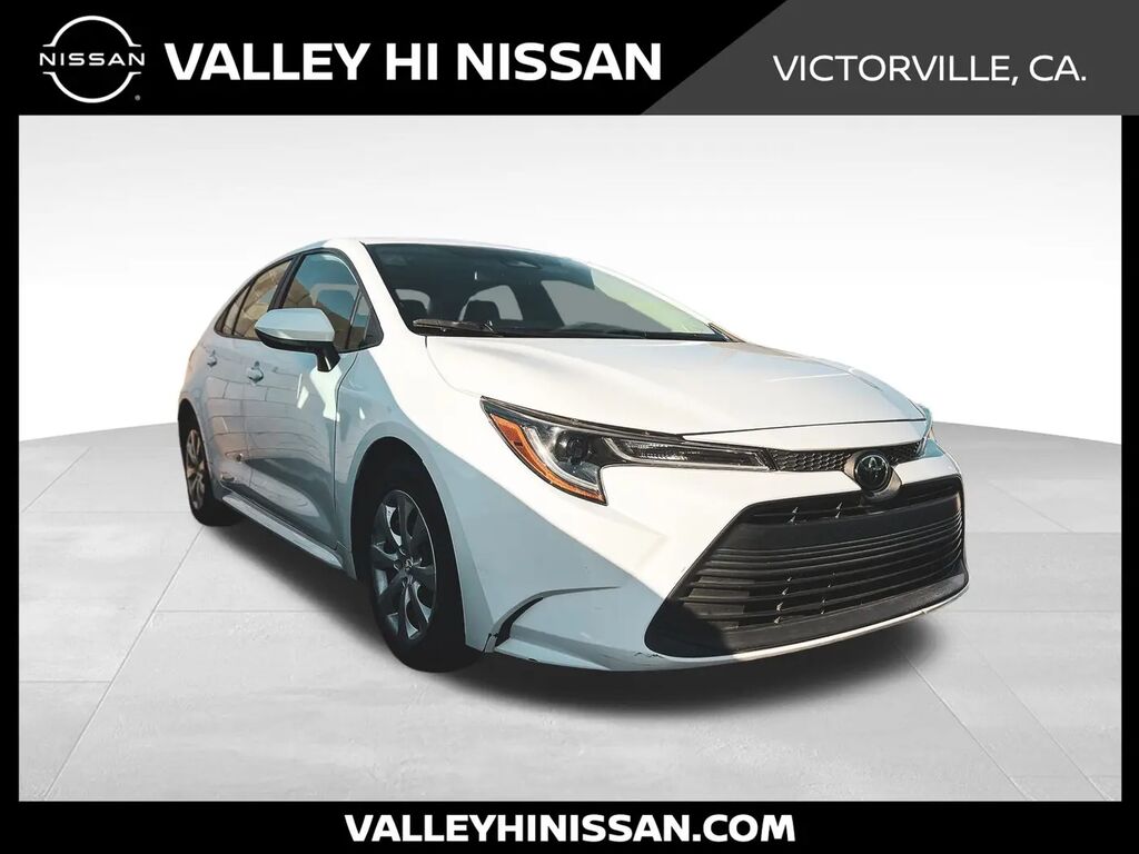 2023 Toyota Corolla LE — photo 1 of 4