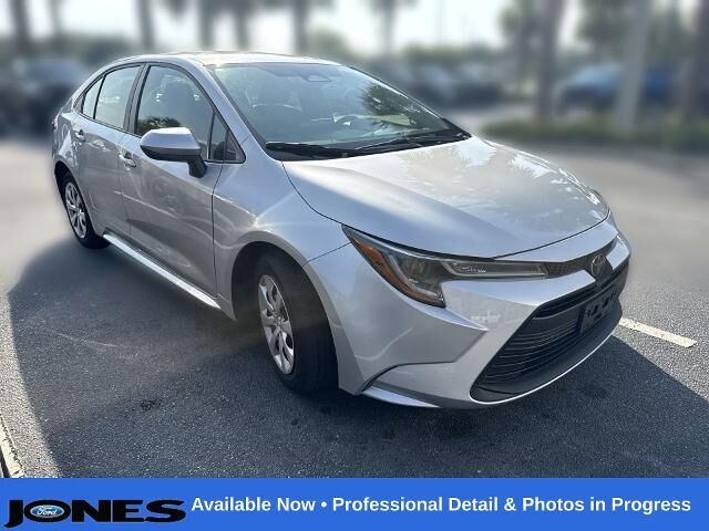 2024 Toyota Corolla LE — photo 1 of 39