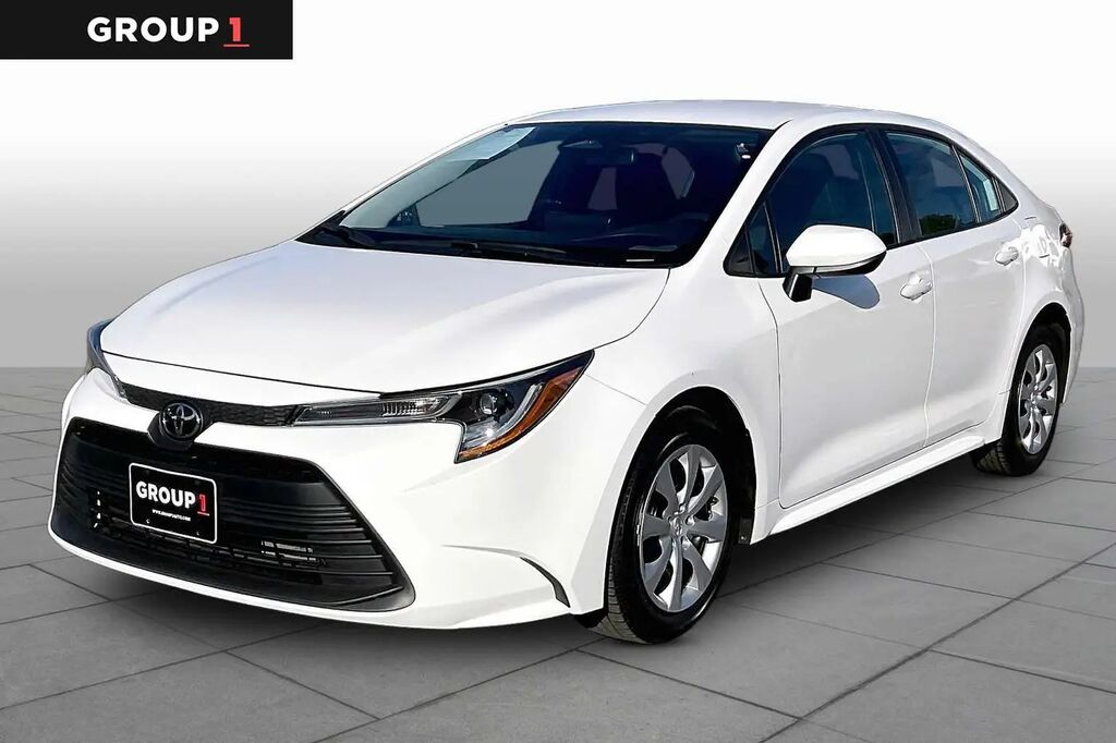 2025 Toyota Corolla LE — photo 1 of 13