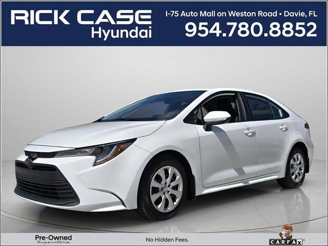 2025 Toyota Corolla LE — photo 1 of 4