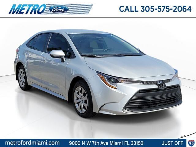 2025 Toyota Corolla LE — photo 1 of 16