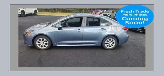 2025 Toyota Corolla LE — photo 1 of 8