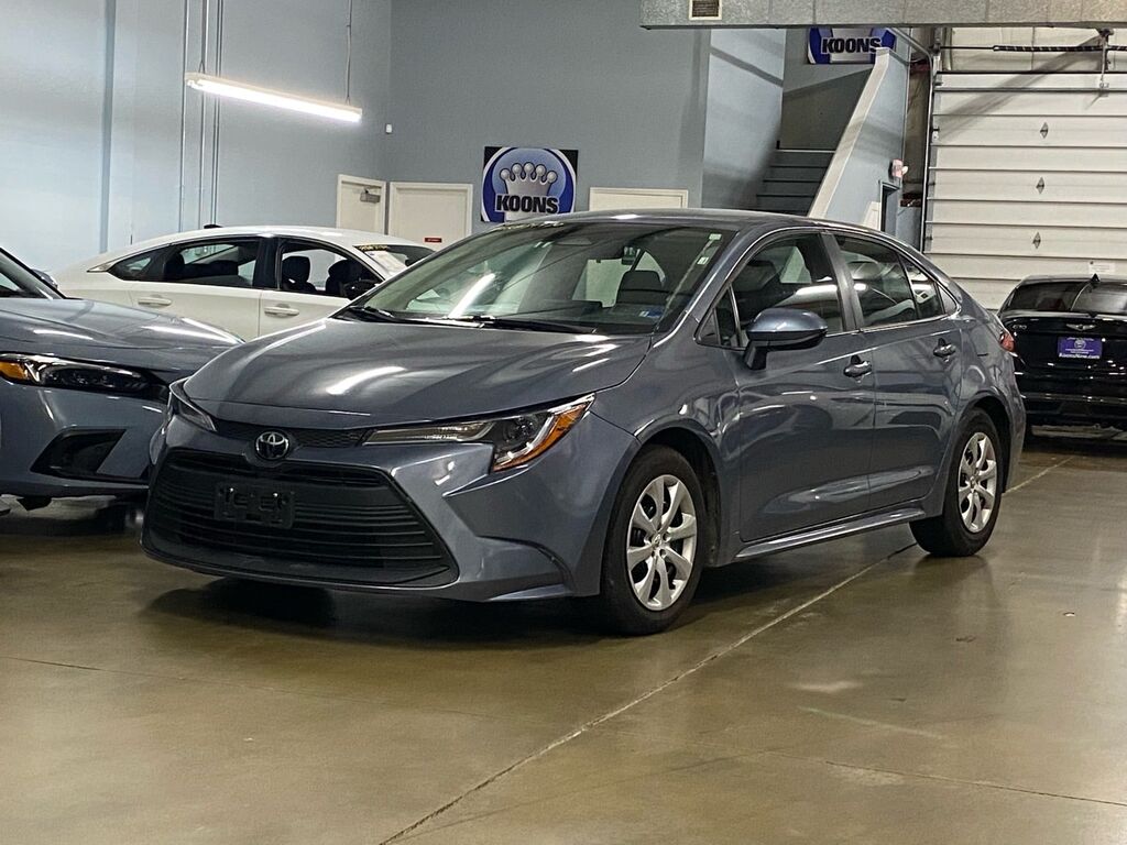 2025 Toyota Corolla LE — photo 1 of 13