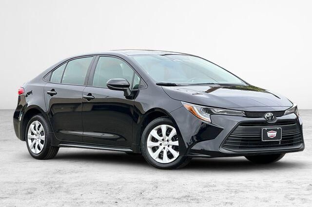 2025 Toyota Corolla LE — photo 1 of 13