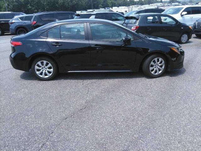 2024 Toyota Corolla LE — photo 1 of 13
