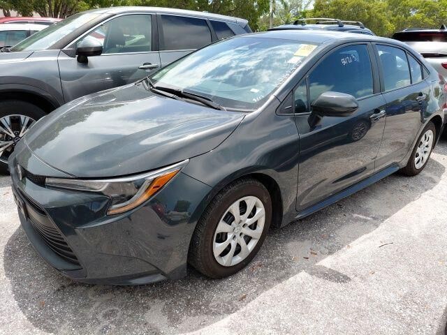 2024 Toyota Corolla LE — photo 1 of 4