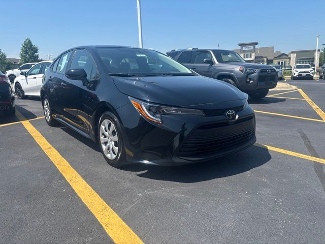 2025 Toyota Corolla LE — photo 1 of 13