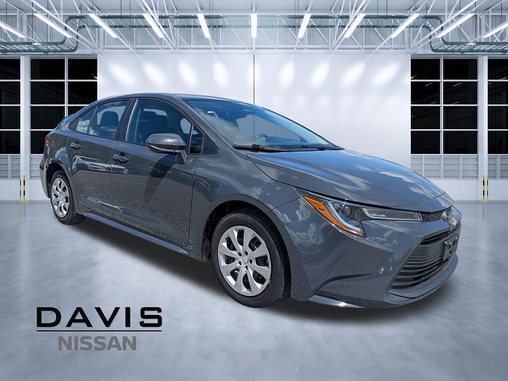 2025 Toyota Corolla LE — photo 1 of 39