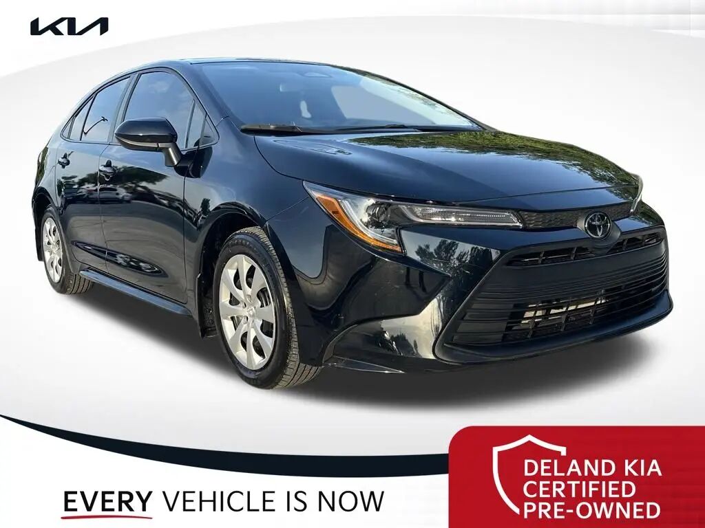 2025 Toyota Corolla LE — photo 1 of 13