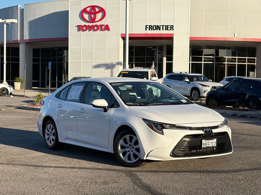 2025 Toyota Corolla LE — photo 1 of 13