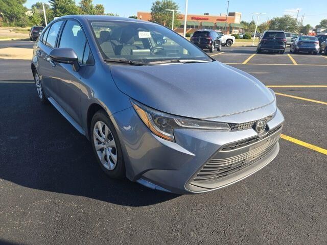 2024 Toyota Corolla LE — photo 1 of 3