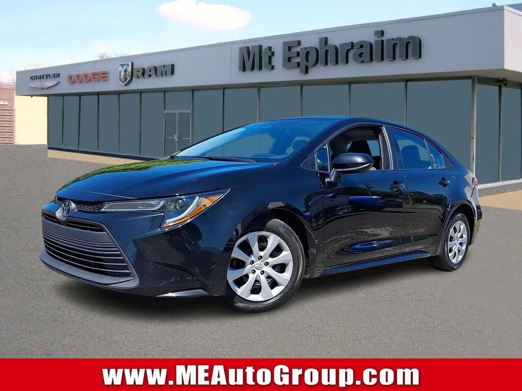 2024 Toyota Corolla LE — photo 1 of 13