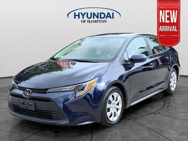 2025 Toyota Corolla LE — photo 1 of 13