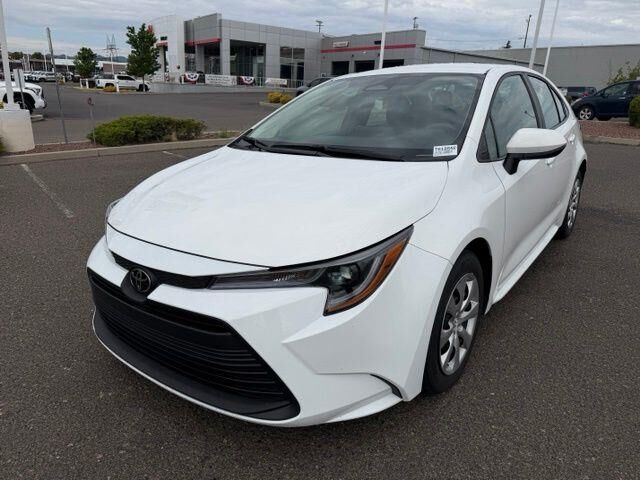 2025 Toyota Corolla LE — photo 1 of 13