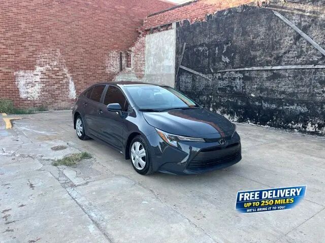 2025 Toyota Corolla LE — photo 1 of 13