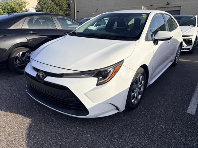 2025 Toyota Corolla LE — photo 1 of 13