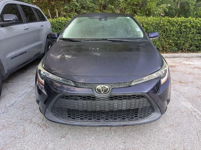 2022 Toyota Corolla LE — photo 1 of 6