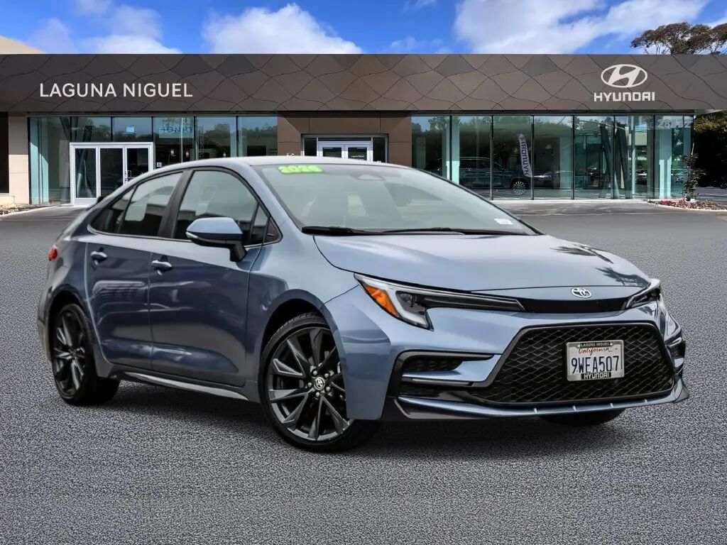 2026 Toyota Corolla SE — photo 1 of 13