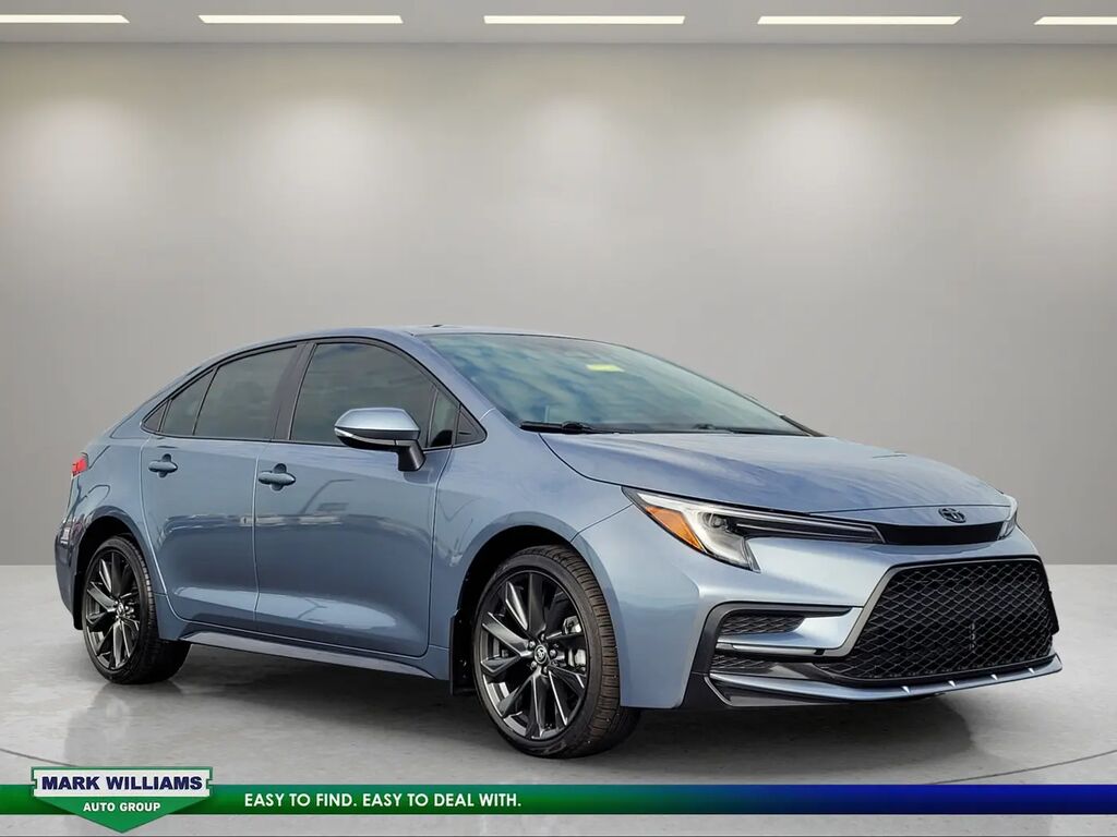 2026 Toyota Corolla SE — photo 1 of 13
