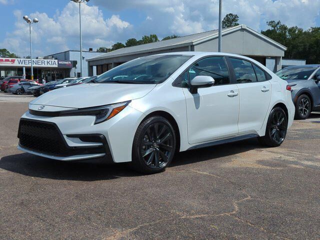 2026 Toyota Corolla SE — photo 1 of 13