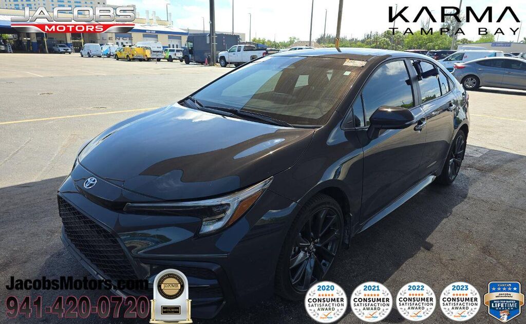 2025 Toyota Corolla SE — photo 1 of 13