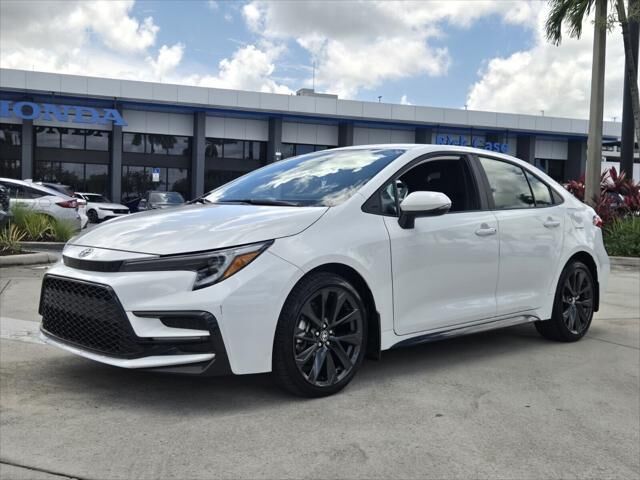 2025 Toyota Corolla SE — photo 1 of 12