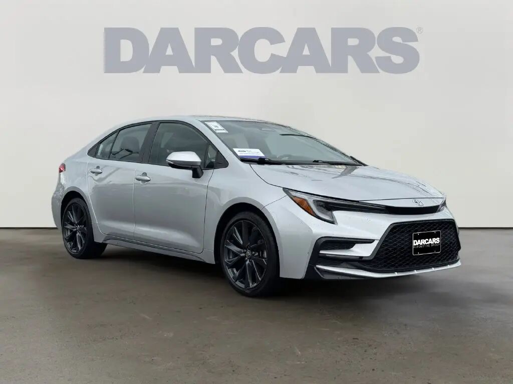 2025 Toyota Corolla SE — photo 1 of 13