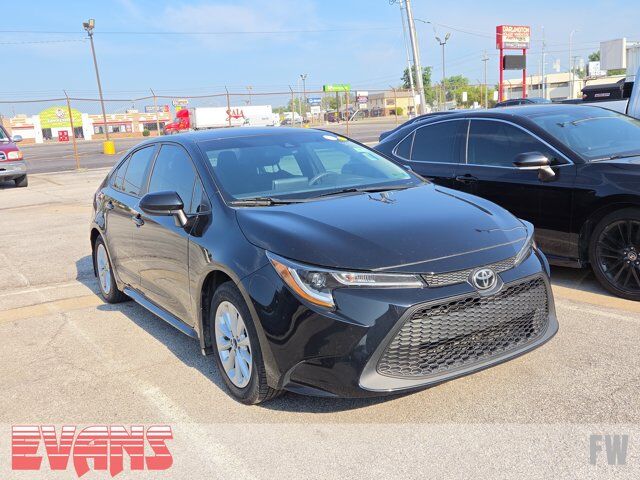 2021 Toyota Corolla LE — photo 1 of 4