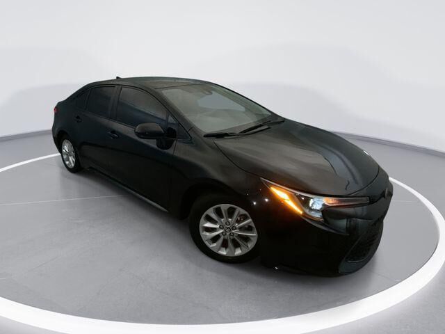 2021 Toyota Corolla LE — photo 1 of 13