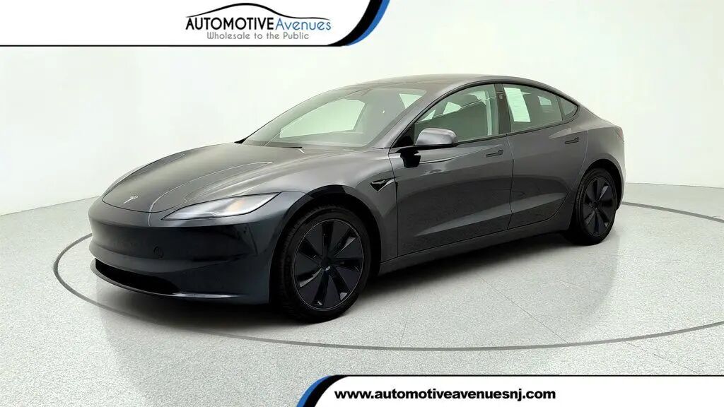 2025 Tesla Model 3 Long Range — photo 1 of 13