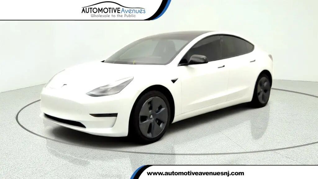 2021 Tesla Model 3 Standard Range Plus — photo 1 of 13
